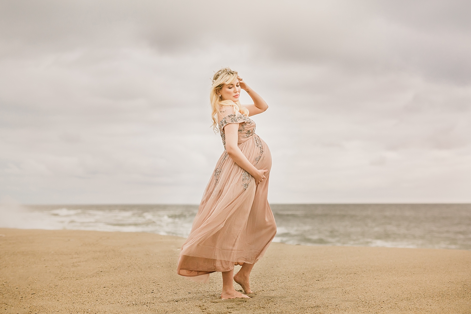 Embracing Nature’s Beauty: Laguna Beach Maternity Photography That Captures the Magic of Motherhood